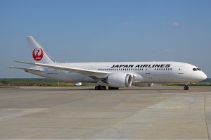 Japan_Airlines_Boeing_787-846_Dreamliner_Kustov-300x199.jpg